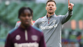 Xabi Alonso, Head Coach of Bayer Leverkusen, gives the team instructions during a training session ahead of their UEFA Europa League 2023/24 final match against Atalanta BC at Dublin Arena on May 21, 2024 in Dublin