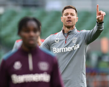 Xabi Alonso, Head Coach of Bayer Leverkusen, gives the team instructions during a training session ahead of their UEFA Europa League 2023/24 final match against Atalanta BC at Dublin Arena on May 21, 2024 in Dublin