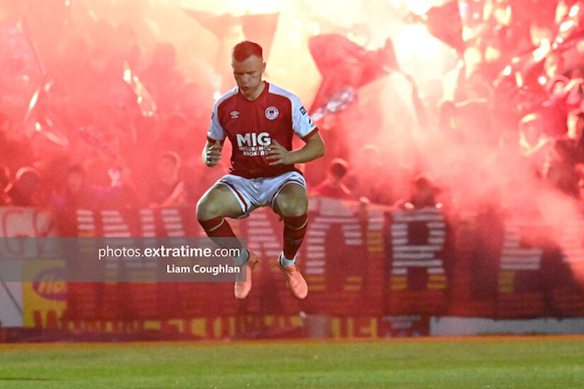 Jamie Lennon ahead of kick off at a flare lit Richmond Park