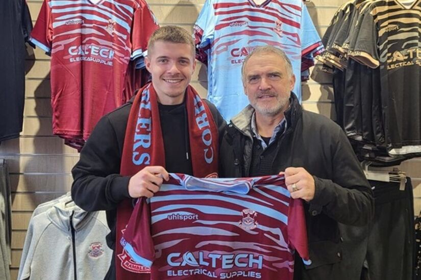 Niall O'Keefe unveiled by Cobh Ramblers boss Mick McDermott (right)