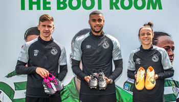 Gavin Bazunu with Shamrock Rovers captains Ronan Finn and Áine O'Gorman