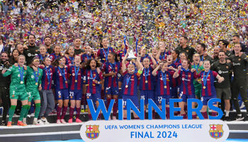 Alexia Putellas of FC Barcelona lifts the UEFA Women's Champions League trophy after victory in the 2023/24 Final between FC Barcelona and Olympique Lyonnais at San Mames Stadium on May 25, 2024 in Bilbao, Spain.