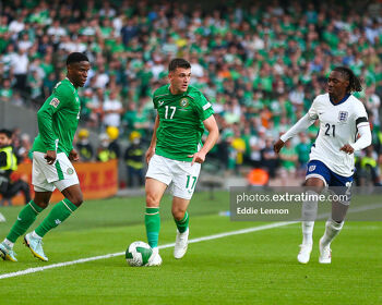 Jason Knight on the ball for Ireland against England, with Three Lions man Ebereche Eze (right) and Boys in Green man Chiedozie Ogbene (left)