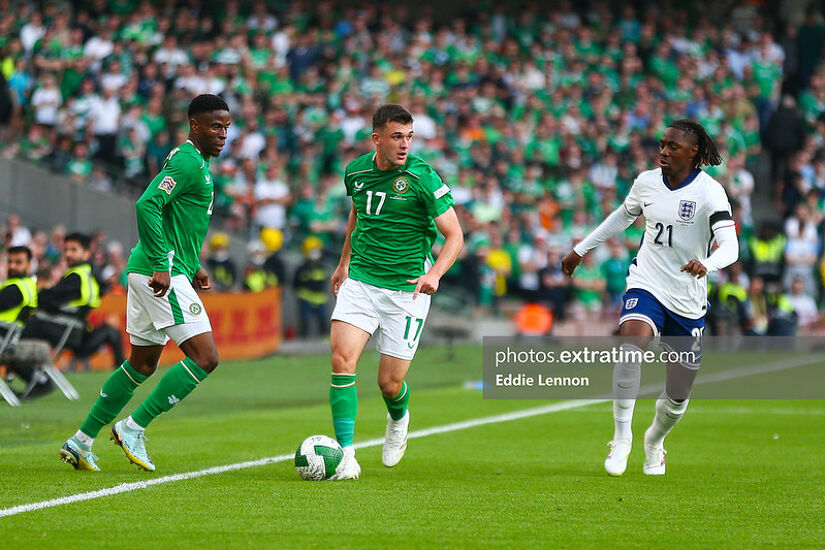 Jason Knight on the ball for Ireland against England, with Three Lions man Ebereche Eze (right) and Boys in Green man Chiedozie Ogbene (left)