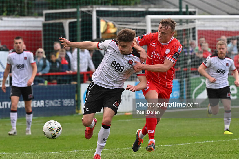 Dundalk's Archie Davies & Shels JJ Lunney grapple for possession