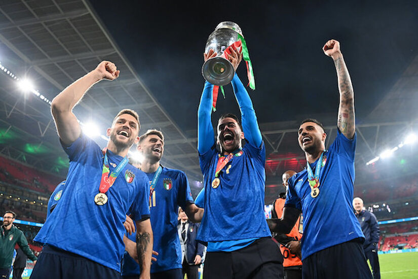 Leonardo Spinazzola celebrating his team's Euro 2020 win