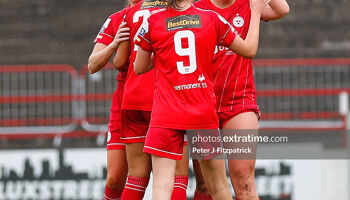 Saoirse Noonan of Shelbourne FC celebrates scoring with teammates