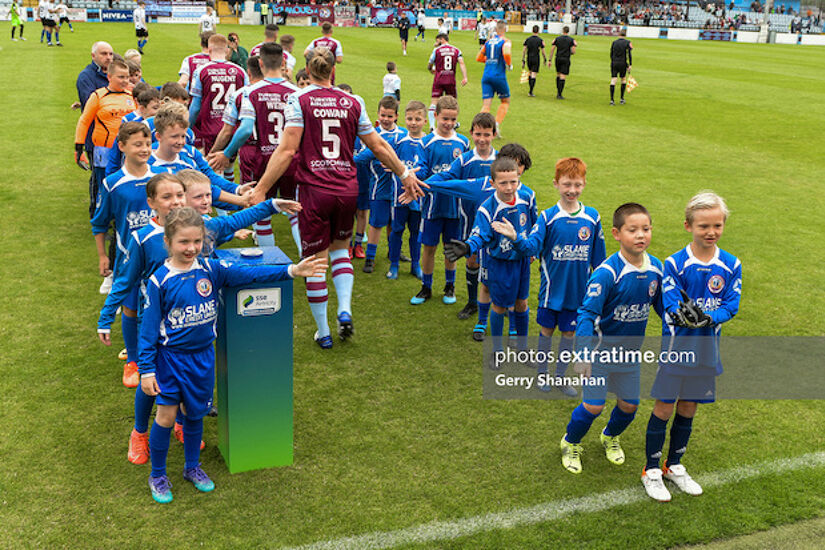 Underage members of Slane Wanderers make a guard of honour for the Drogheda United players ahead of kick-off