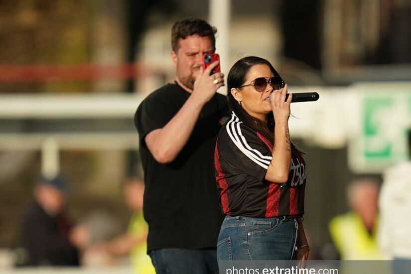 Kiera, Christy Dignams daughter singing Crazy World at half time