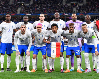 France players line up for a photo prior to the UEFA EURO 2024 qualifying round group B match between France and Netherlands at Stade de France