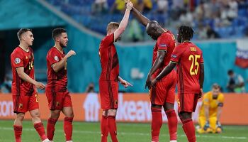 Romelu Lukaku of Belgium celebrates with Kevin De Bruyne after scoring a goal which is later disallowed by VAR for offside during the UEFA Euro 2020 Championship Group B match between Finland and Belgium at Saint Petersburg Stadium on June 21, 2021
