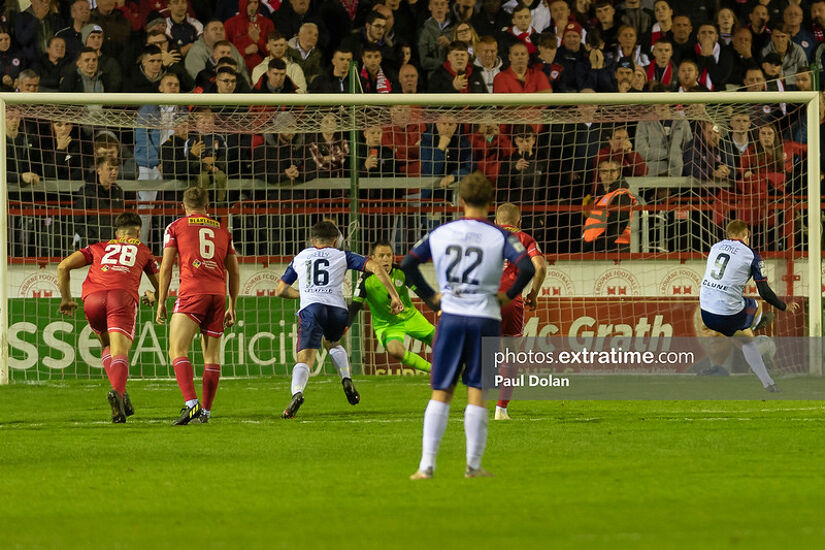 Eoin Doyle scoring against Shelbourne