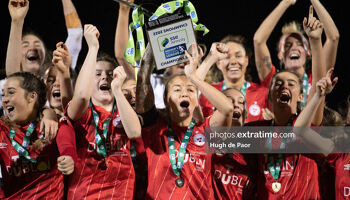 Pearl Slattery lifting the WNL trophy as Shels retain their title