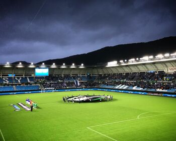 Molde and Shamrock Rovers lining out in the Europa Conference