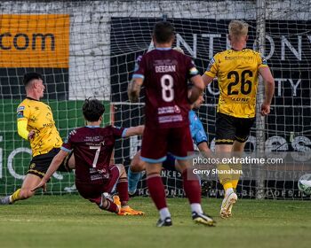 Darragh Markey (Drogheda United 7), scores the winner with the last kick of the ball during the Drogheda United v St Patricks Athletic in June 2023
