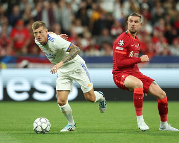 Toni Kroos of Real Madrid is challenged by Jordan Henderson of Liverpool during the UEFA Champions League final match between Liverpool FC and Real Madrid at Stade de France