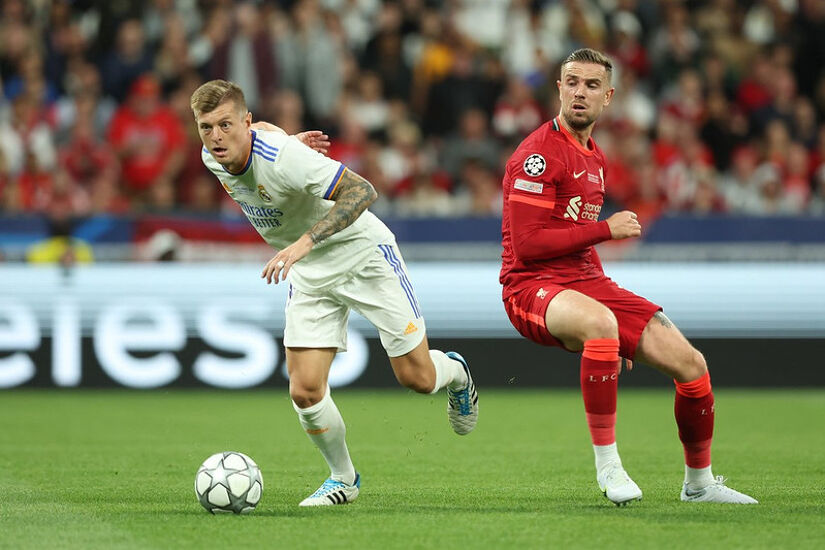 Toni Kroos of Real Madrid is challenged by Jordan Henderson of Liverpool during the UEFA Champions League final match between Liverpool FC and Real Madrid at Stade de France