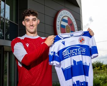 John Ryan completes his transfer to Reading