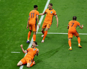 Cody Gakpo of the Netherlands celebrates his team's second goal with teammates Micky van de Ven, Wout Weghorst and Xavi Simons during the UEFA EURO 2024 quarter-final match between Netherlands and Türkiye at Olympiastadion on July 06, 2024 in Berlin