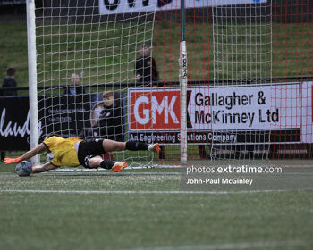 Leon Pohls saves Ben Doherty's late penalty kick