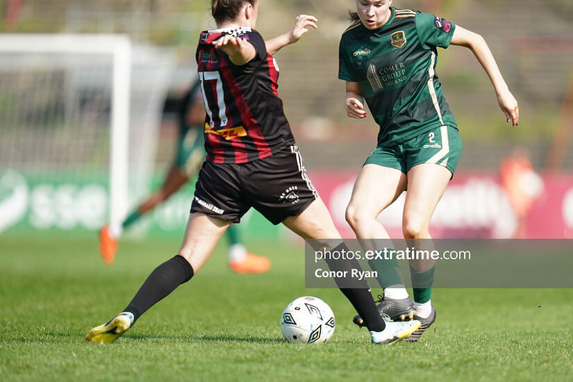 Aoibheann Costello Galway United slips the ball through the legs of Katie Lovely