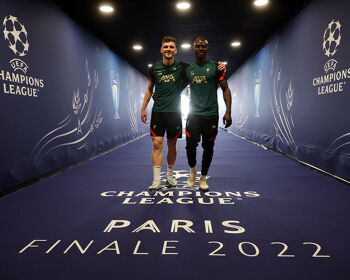 Andrew Robertson and Sadio Mane of Liverpool pose for a photo in the tunnel after the Liverpool FC Training Session at Stade de France