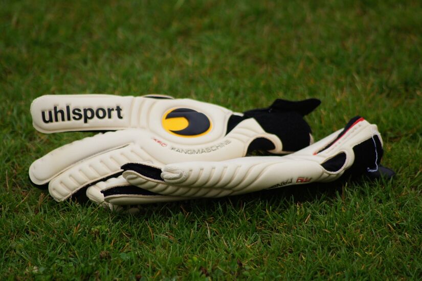 Goalkeeper gloves